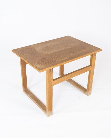 Sidebord i eg designet Hans J. Wegner og fremstillet af Andreas Tuck fra 
1960erne. 
