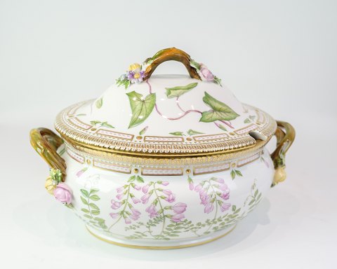 Terrin Med Låghanke - Dek.Nr. 20/3559 - Porcelæn - Kgl. Flora Danica - Royal 
Copenhagen
