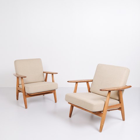 A Pair of "Cigar" Armchairs - Model GE 240 - Oak & Light Fabric - Hans J. Wegner - Getama - 1960s